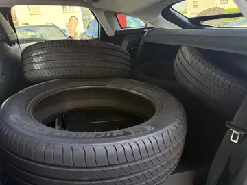 Car image 29