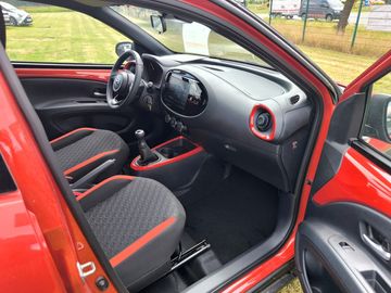 Car image 10