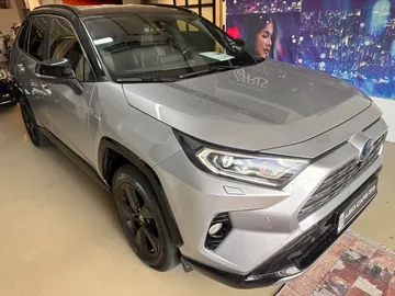 Car image 2