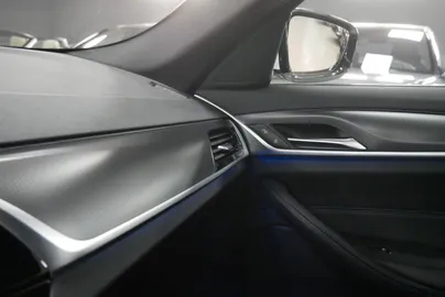 Car image 37