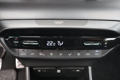 Car image 25