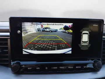 Car image 17