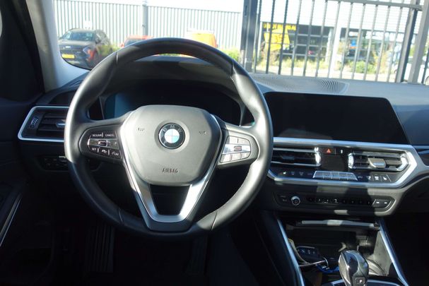 BMW 318i 115 kW image number 14