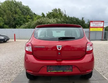 Car image 5