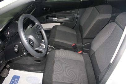 Car image 13