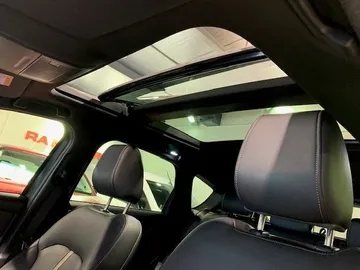 Car image 28