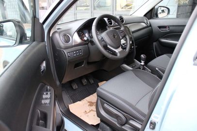 Car image 9