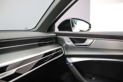 Car image 37