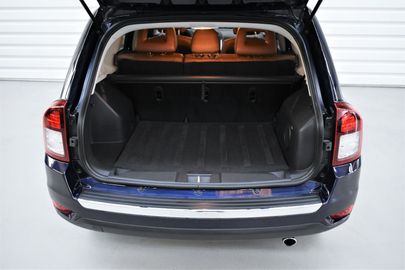 Car image 29