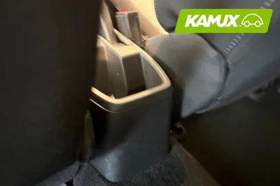 Car image 26