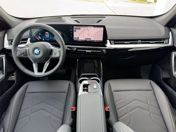 BMW iX1 xDrive30 200 kW image number 13