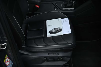 Car image 38