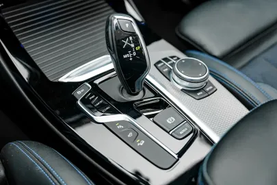 Car image 40
