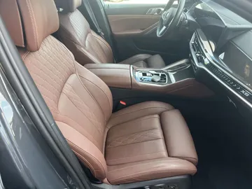 Car image 40