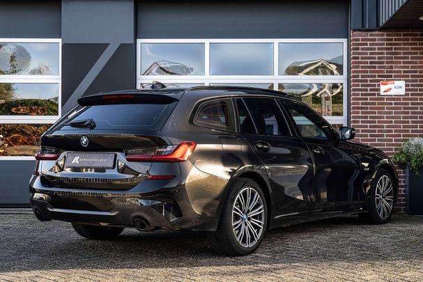 BMW 330 Touring e M Sport xDrive 215 kW image number 26