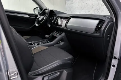Car image 34
