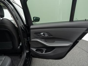 Car image 47