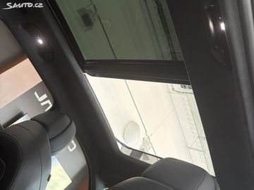 Car image 34