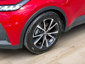 Car image 16