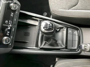Car image 27