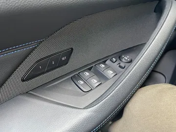 Car image 34