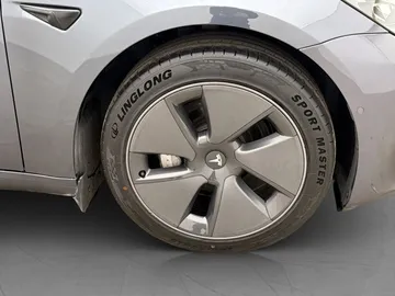 Car image 32