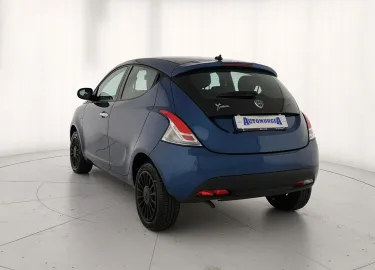 Car image 4