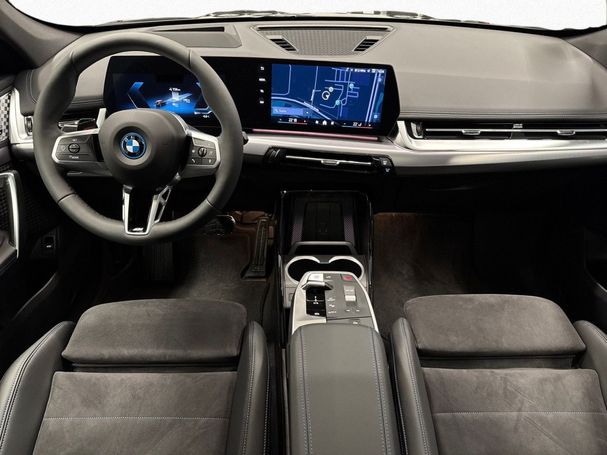 BMW iX1 eDrive20 M Sport 150 kW image number 12