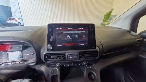 Car image 30