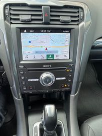 Car image 26