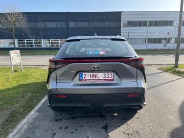 Car image 4