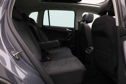 Car image 37