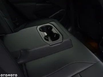 Car image 40
