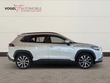 Car image 3