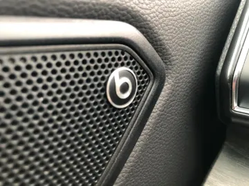 Car image 27
