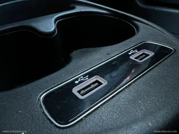 Car image 33