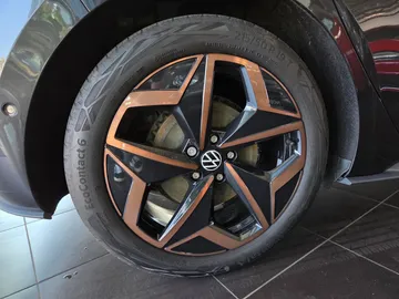 Car image 29
