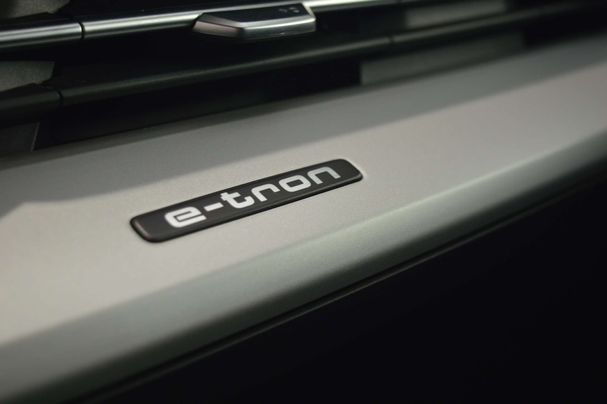 Audi Q4 50 quattro e-tron S-line Sportback 220 kW image number 24