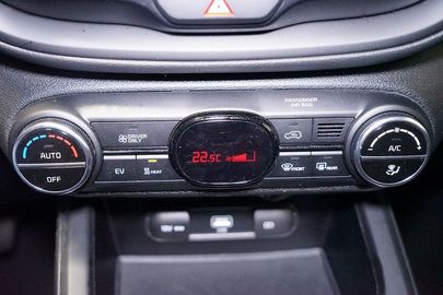 Car image 27