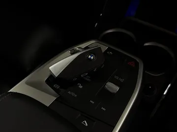 Car image 34