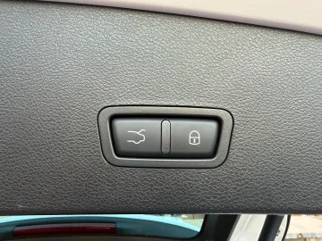 Car image 40