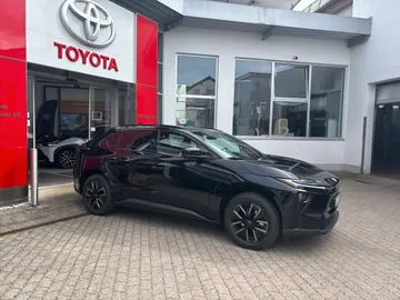 Car image 4