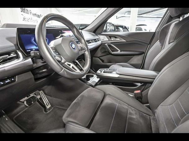 BMW iX1 xDrive30 M Sport 200 kW image number 4