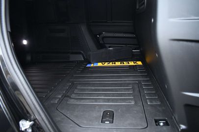 Car image 37