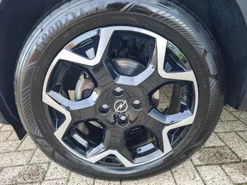 Car image 26