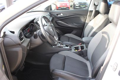 Car image 12