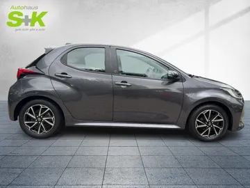 Car image 3