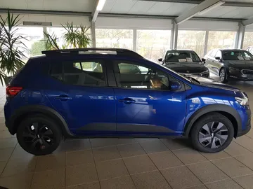 Car image 19