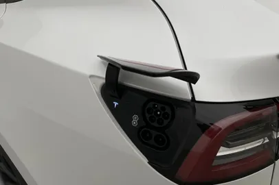Car image 32