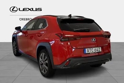 Car image 4
